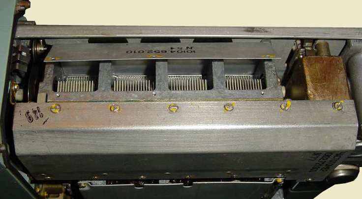 R-880M forgókondenzátora